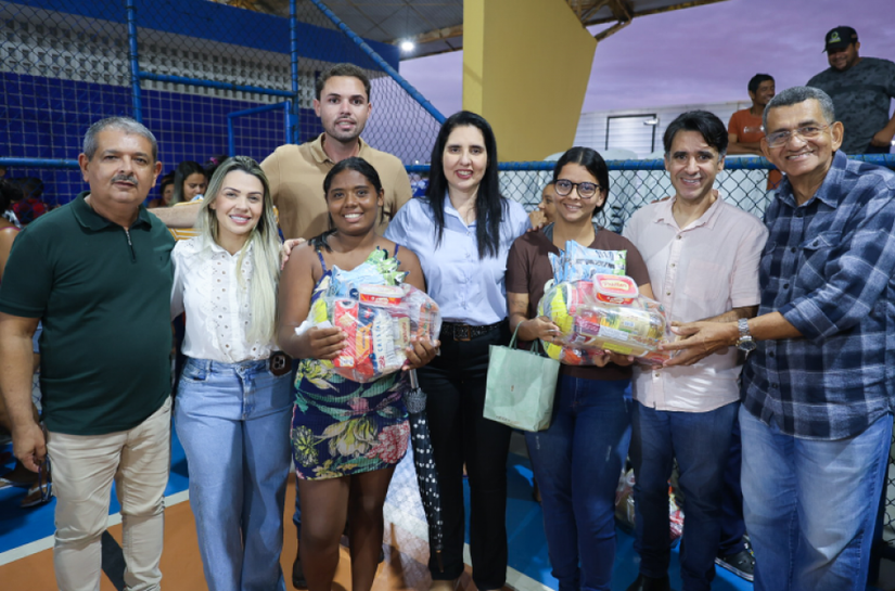 Prefeita Pauline Pereira entrega mais 2.500 cestas básicas pelo programa Bolsa Alegre