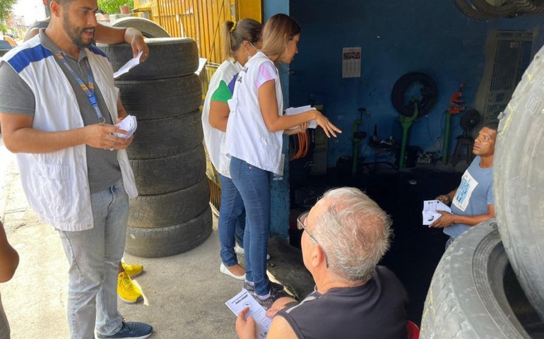 Vigilância Sanitária realiza ação educativa de combate à dengue, zika e chikungunya