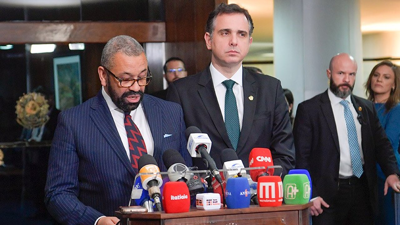 Pacheco recebe chanceler do Reino Unido