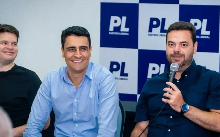 Davi Davino em reunião com JHC e vereadores reforça aliança na majoritária para 2026