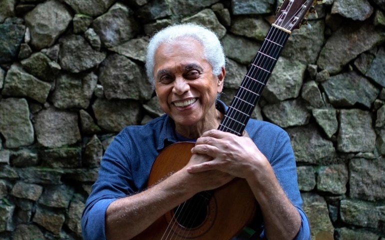 Paulinho da Viola faz show generoso e gratuito na cidade