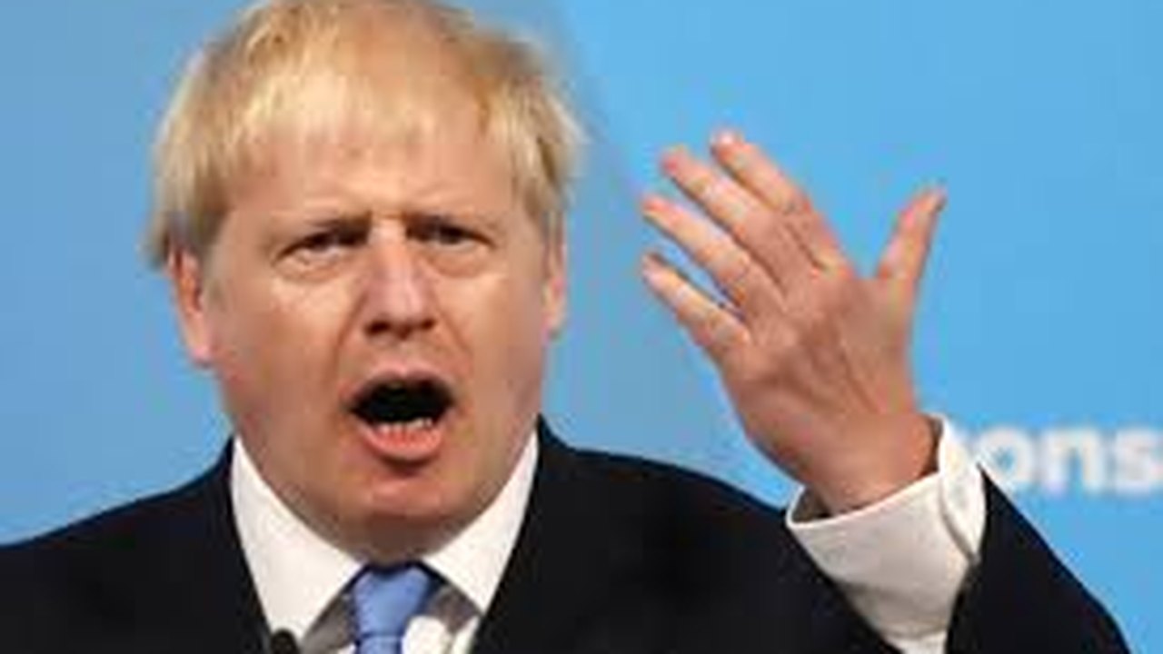 Johnson relaxa algumas restrições, mas ressalta cautela com coronavírus