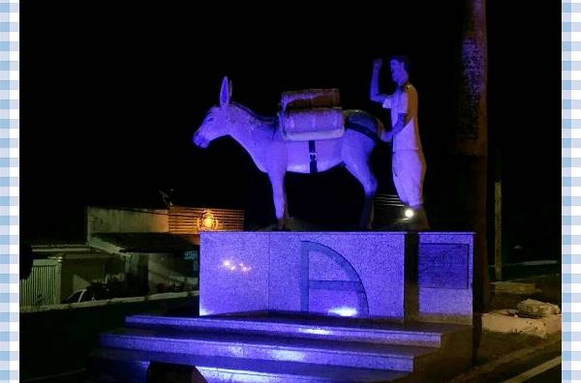 Santana volta a receber iluminação especial pela campanha 'Novembro Azul'