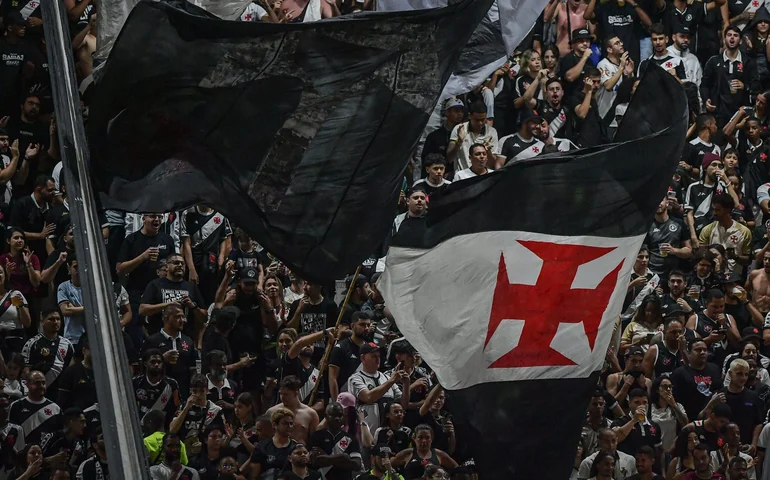 Vasco derrota o Athletico-PR em São Januário e se recupera no Brasileirão