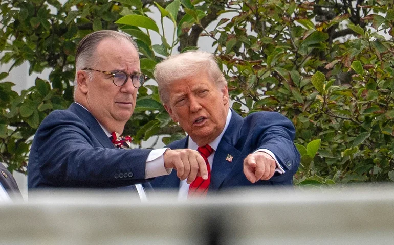 Trump discretamente nomeia 4 membros para a comissão que revisará seu plano de salão da Casa Branca