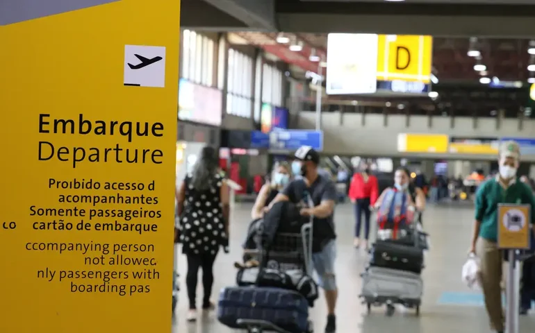 Preço da passagem aérea doméstica caiu 14,7% em setembro, diz Anac