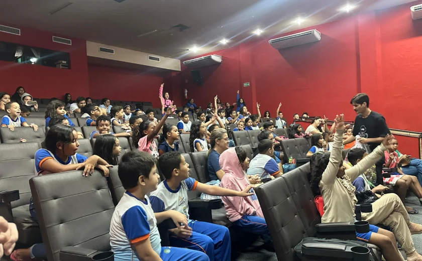 Estudantes de escolas municipais aprendem sobre a Caatinga no cinema