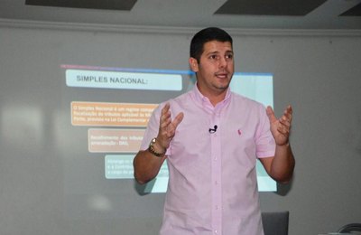 Servidores municipais aprimoram técnicas em curso de licitação em obras públicas