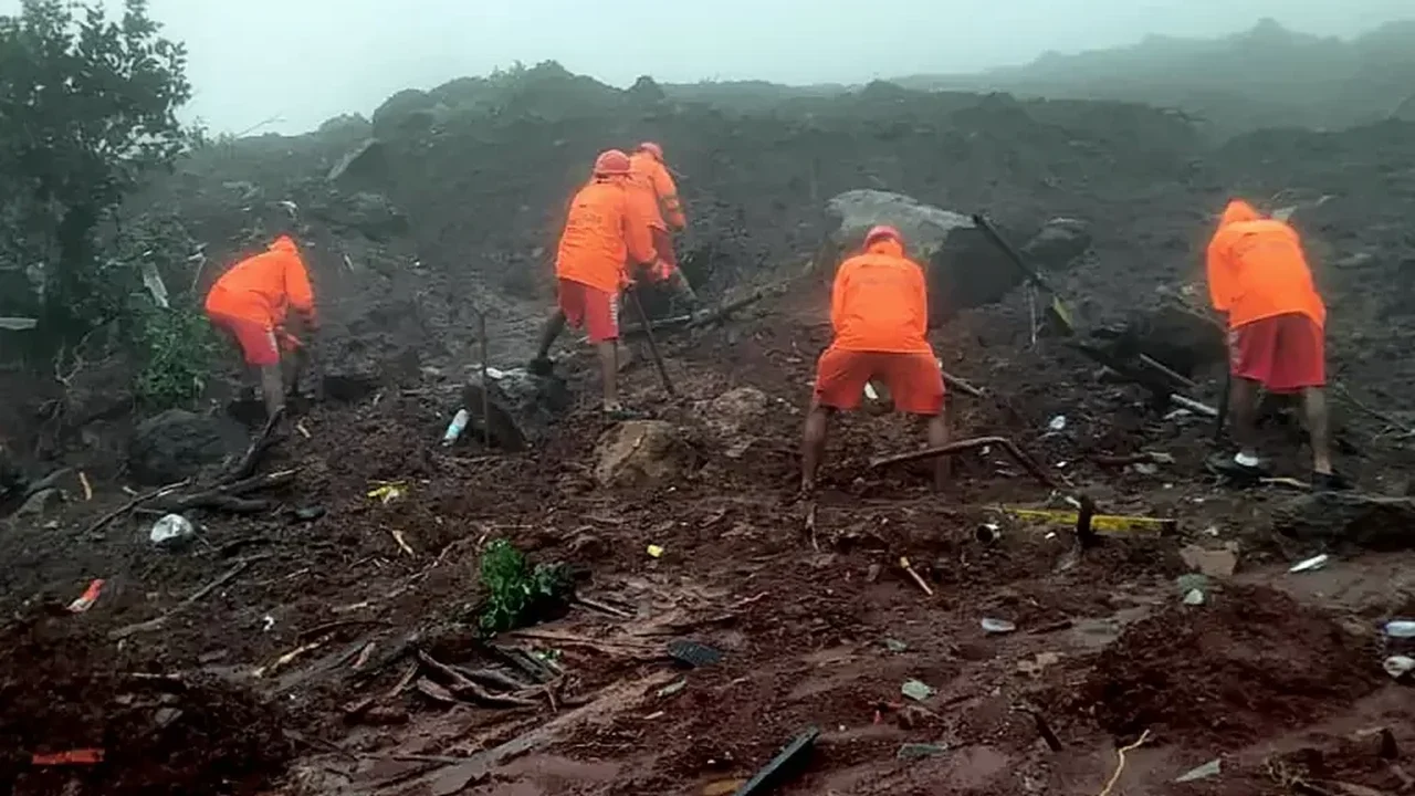 Avalanche de terra na Índia mata 27 e deixa 50 desaparecidos