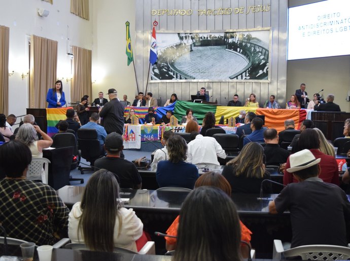 Sessão especial da ALE debate conscientização e políticas públicas para população LGBTQIAP+