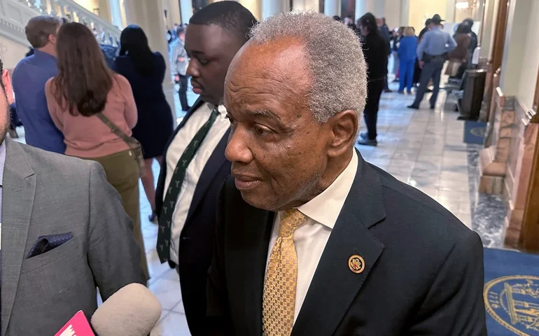 Deputado David Scott, democrata da Geórgia que buscava seu 13º mandato no Congresso, faleceu aos 80 anos