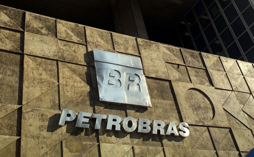 Com distribuição de GLP, Petrobras volta a se alinhar a grandes petroleiras globais, afirma FUP