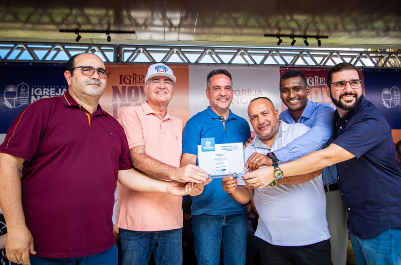 Governo de Alagoas entrega 16 ruas pavimentadas  e kits de irrigação em Igreja Nova