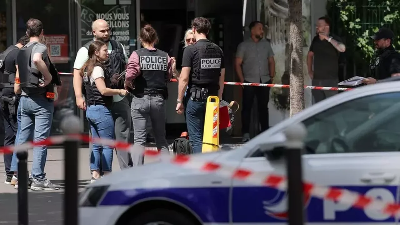 Homem é preso após esfaquear 3 mulheres em rua de Paris