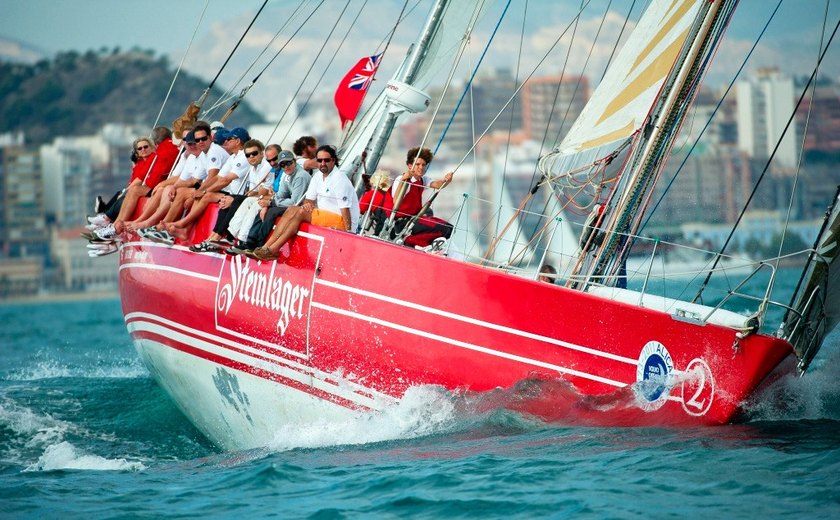 Equipe desiste de buscas e CEO da Volvo Ocean Race diz que britânico está perdido