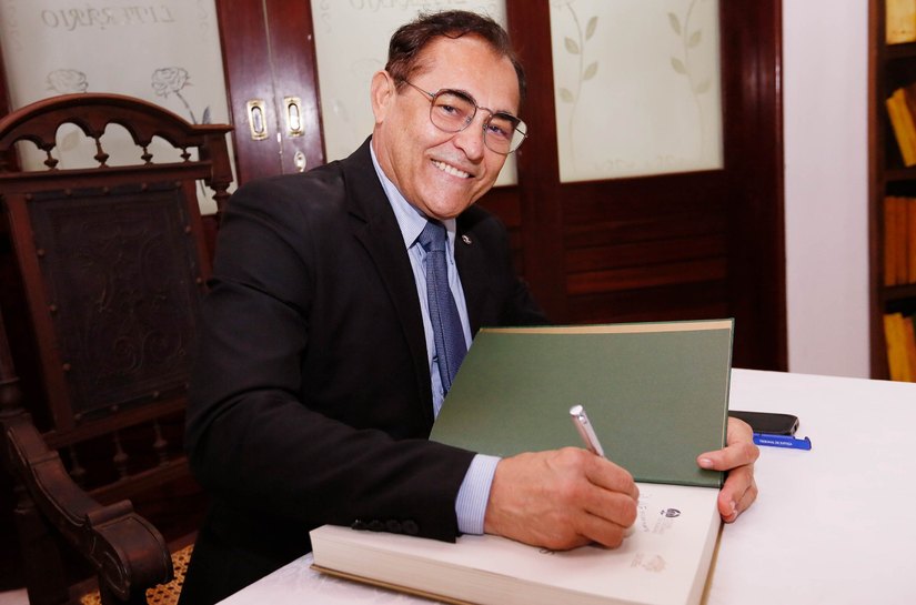 Juiz Claudemiro Avelino é eleito imortal da Academia Alagoana de Letras