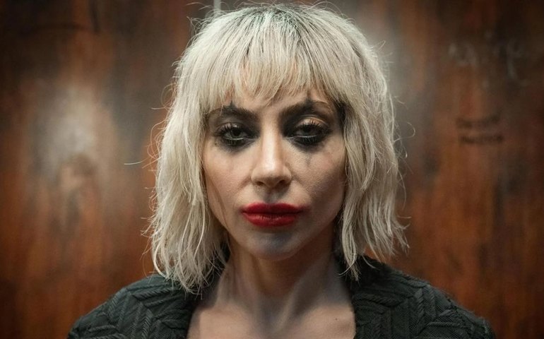 Filmagem de Coringa 2 mostra Lady Gaga agarrando e beijando mulher