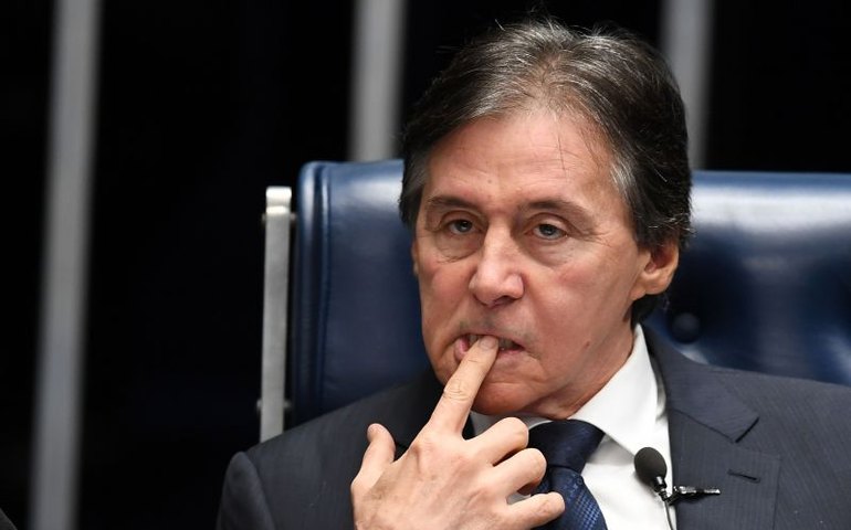 Após 4 horas no escuro, Plenário tem as luzes acesas