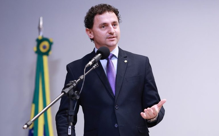 Projeto atualiza o tamanho das bancadas estaduais e do DF na Câmara conforme o Censo de 2022