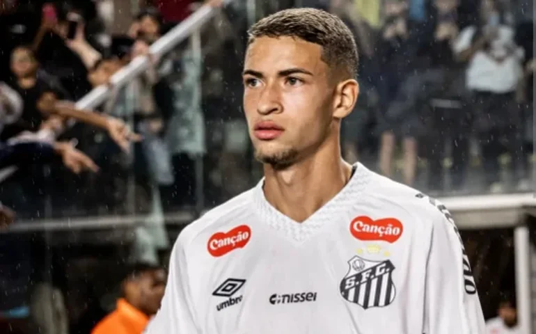 Vinícius Lira rompe ligamento do joelho e está fora da temporada pelo Santos