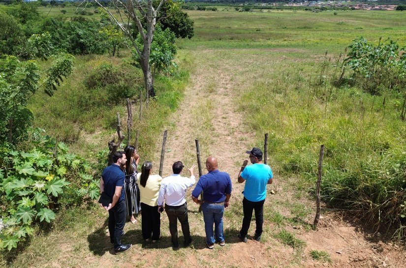 Equipe da prefeitura visita terrenos e planeja expandir cemitérios em Palmeira