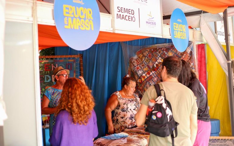 Estudantes expõem peças de filé na Ufal durante evento de tecnologia e inovação