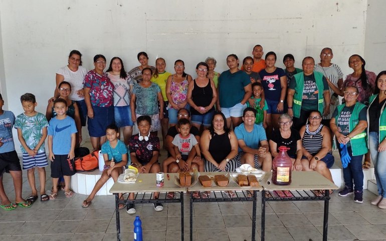 Desenvolvimento Sustentável realiza oficina de sabão com mulheres do bairro Santa Lúcia