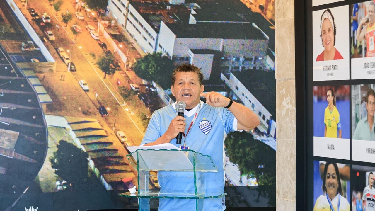 Governo de Alagoas homenageia Jacozinho no dia do aniversário do Estádio Rei Pelé