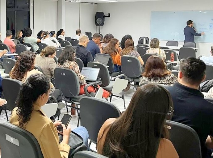 Servidores aprendem sobre uso responsável da Inteligência Artificial no Judiciário