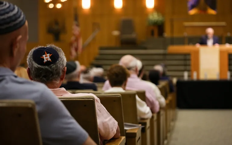 Dois jovens presos por suposto plano de ataque a sinagoga em Houston