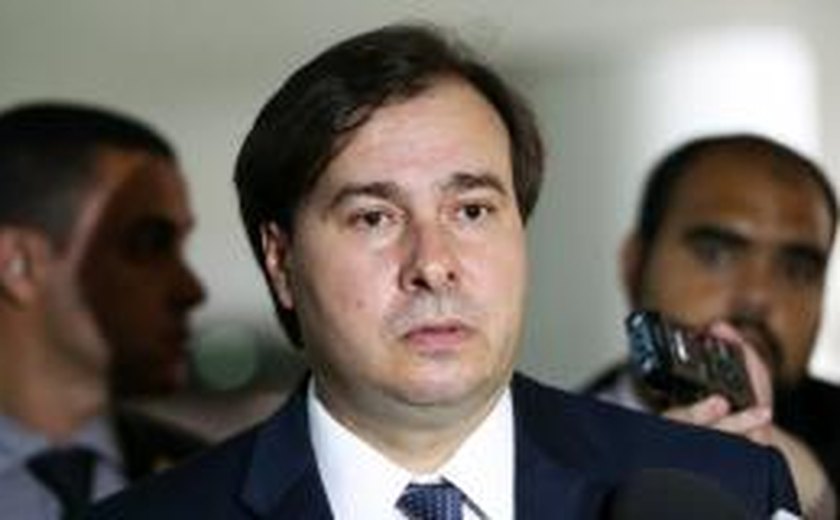 Maia afirma que não há como anistiar caixa 2 praticado anteriormente