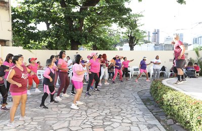 Casa da Mulher Alagoana promove ação educativa no Outubro Rosa