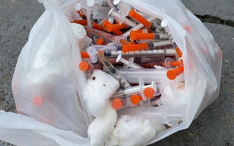 Em 2023, mais de 50 garis se machucaram com materiais perfurocortantes; saiba a forma correta de descartá-los