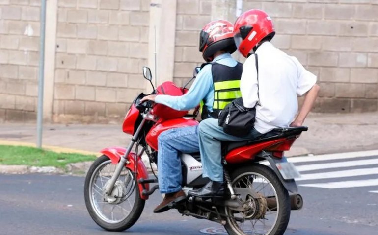 Detran reduz em 50% quatro taxas para mototaxistas e motofretistas