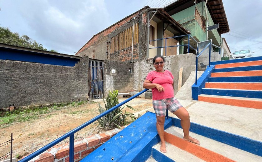 Prefeitura reconstrói escadaria e melhora a vida dos moradores da Grota do São Jorge