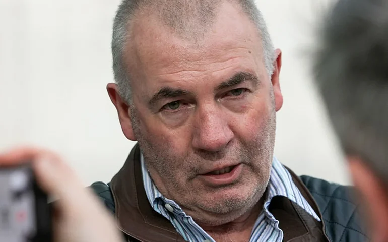 Ex-jogador irlandês é condenado por fingir câncer e aplicar golpe milionário