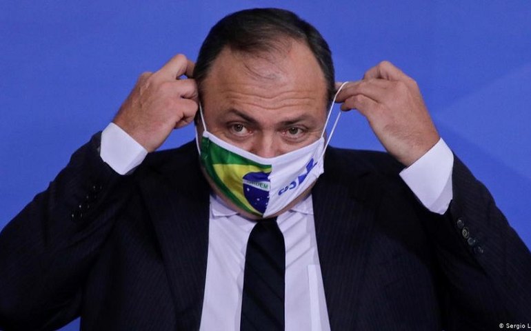 Pazuello dá recado a Doria: vacinação não começa com ‘jogada de marketing’