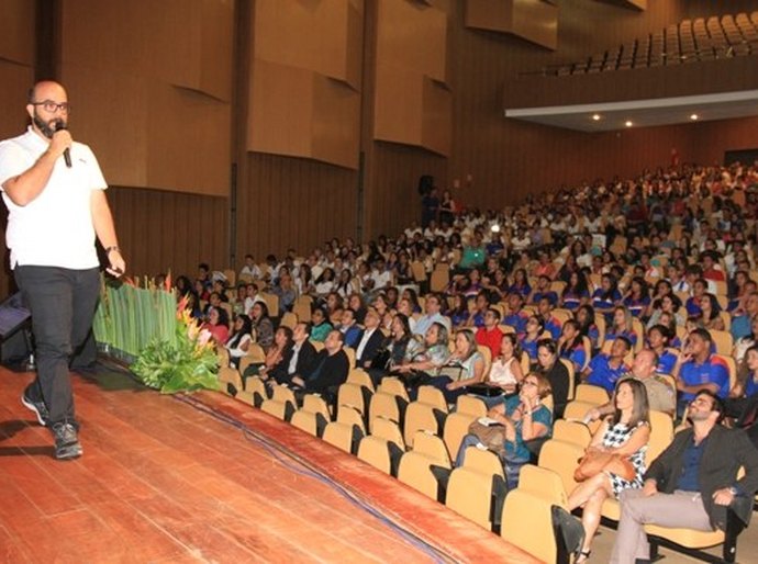 Aula inaugural motiva estudantes para início do ano letivo