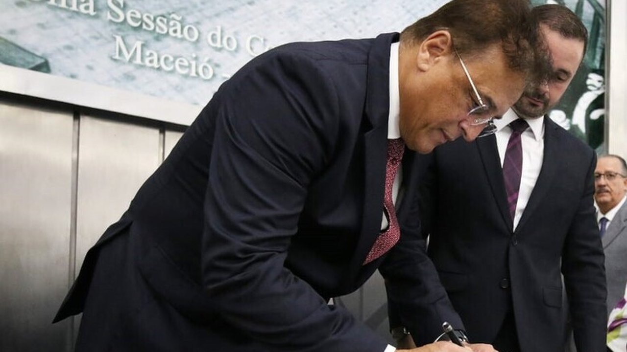 Galba Novaes toma posse na Assembleia Legislativa