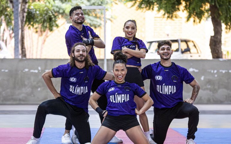 Cheerleading supera preconceitos e conquista espaços