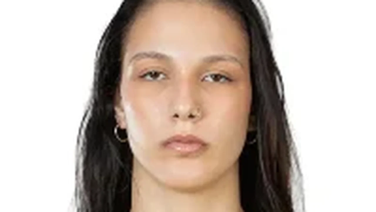Da descoberta num churrasco à chance repentina: conheça Luzia Nezzo, nova candidata à 'muralha' da seleção de vôlei