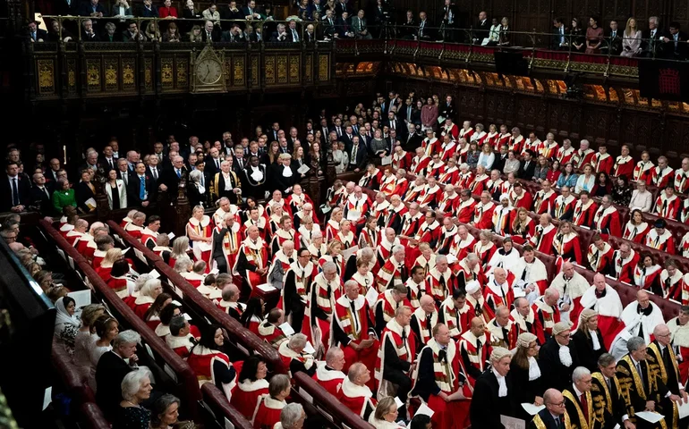 Os tremores decorrentes dos arquivos de Epstein abalam os alicerces seculares da Câmara dos Lordes britânica