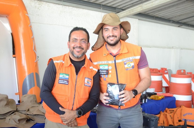 Agentes da Defesa Civil recebem novos equipamentos para atuação em campo
