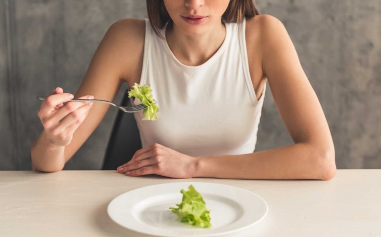 Projeto 2023: nutricionista alerta para os perigos das dietas restritivas e dá dicas para começar o ano com hábitos alimentares mais saudáveis