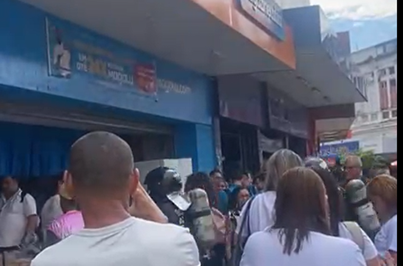 VÍDEO: princípio de incêndio causa tumulto no Centro de Maceió