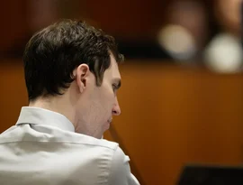 Advogados do homem acusado de matar Charlie Kirk tentam impedir que a promotoria peça a pena de morte.