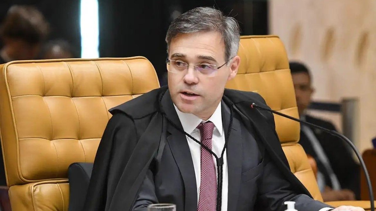 TSE não tem competência para divulgar sigilos de Lula e Flávio, afirma Mendonça