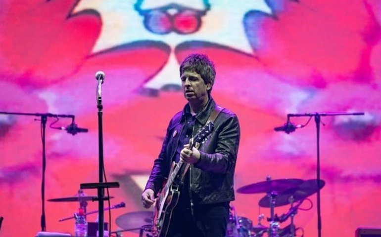 Oasis de volta? Irmãos Gallagher alimentam rumores de retorno da banda; entenda