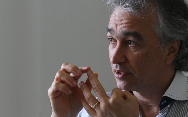 Cirurgião palmeirense do Hospital de Messejana denuncia falta de materiais