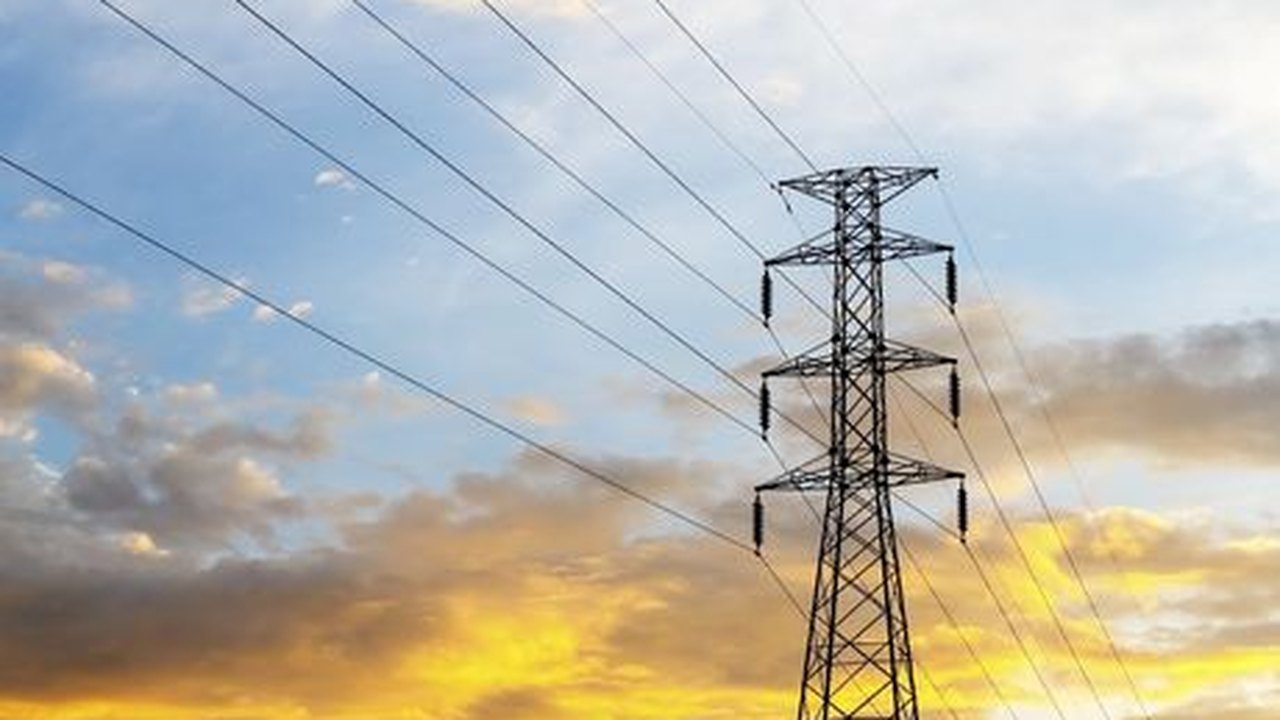 Custo da energia elétrica aumenta 60% em 12 meses